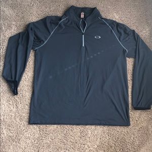 Oakley pull over
